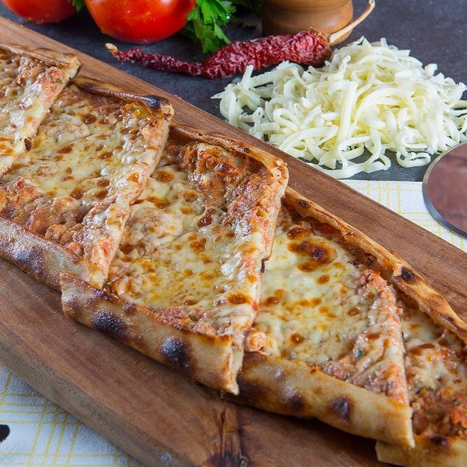 Kıymalı Kaşarlı Pide
