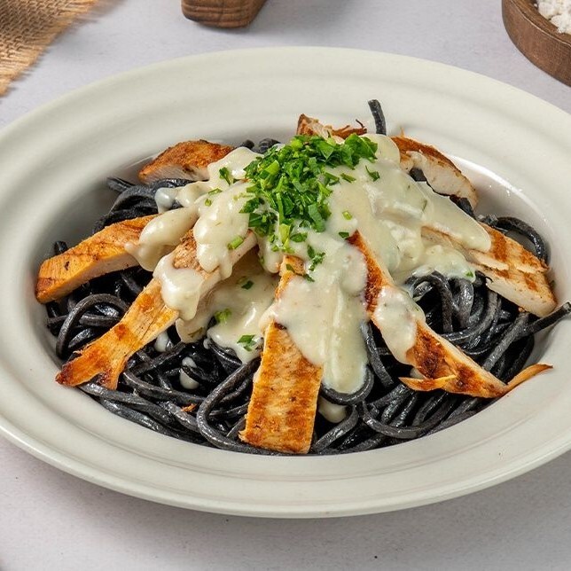 Izgara Tavuklu & Mürekkep Balıklı Tagliatelle