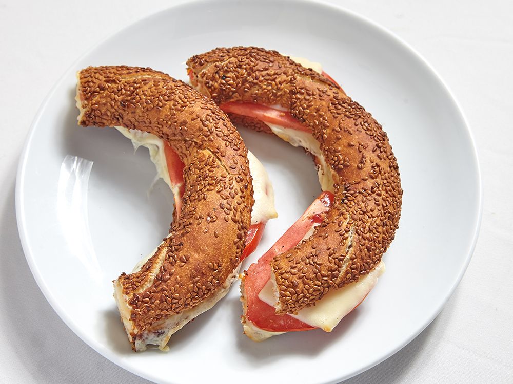 Kaşarlı Domatesli Simit Sandviç