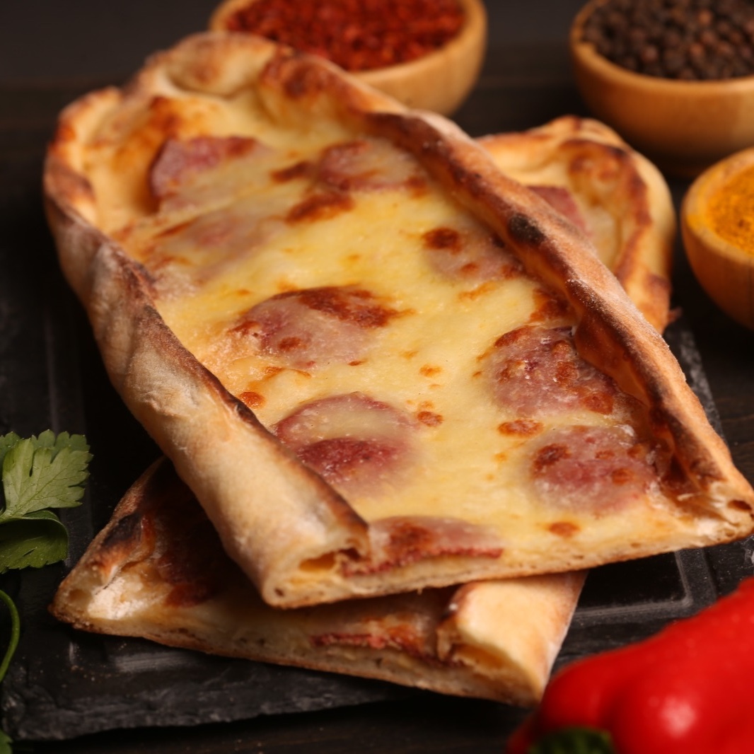 Sucuklu Kaşarlı Pide (65 cm.)