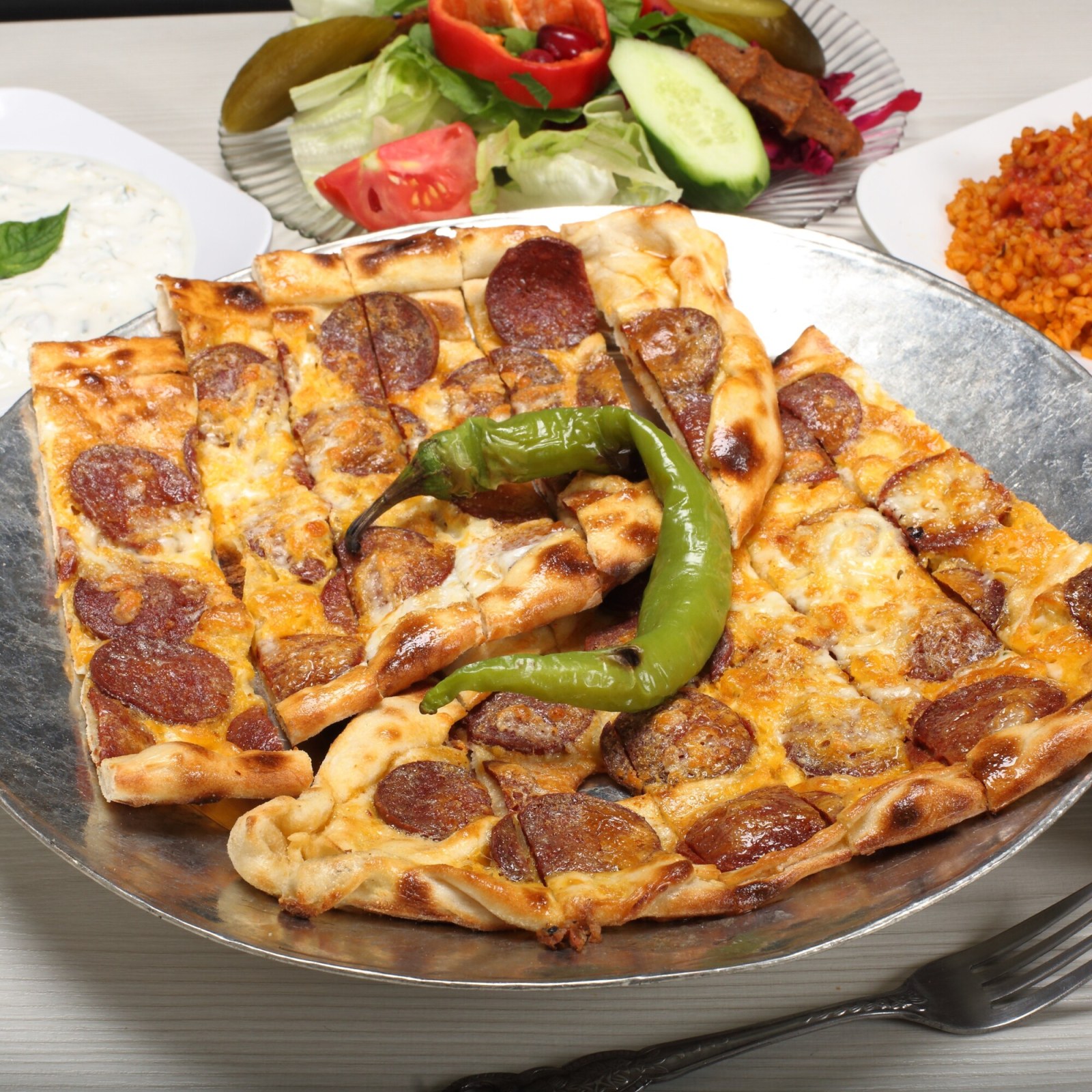 Sucuklu Pide (Açık)