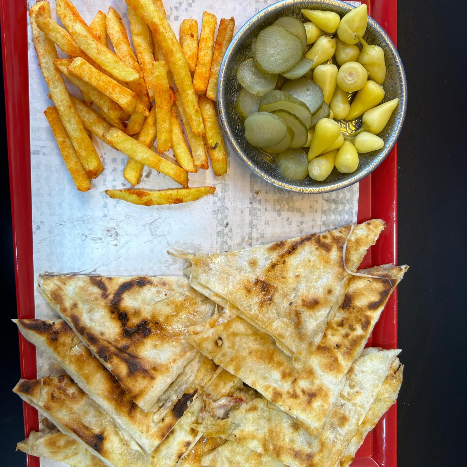 Sosisli Kaşarlı Gözleme + 330 ml Coca-cola