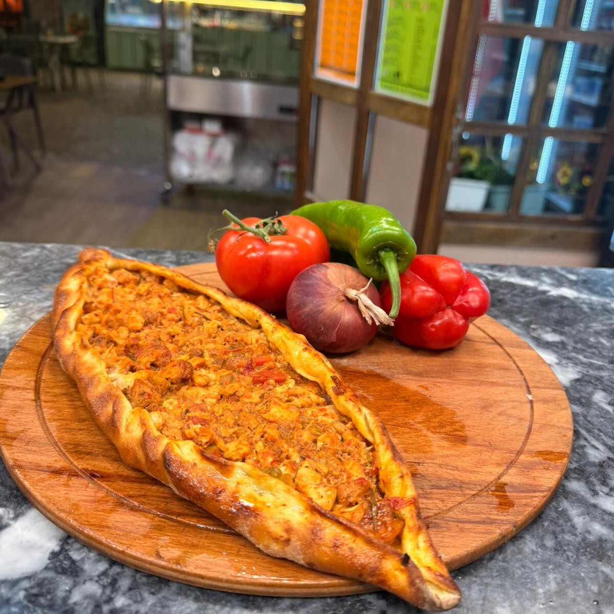 Tavuklu Kaşarlı Pide