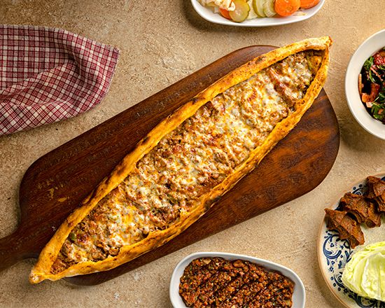 Kuşbaşılı Kaşarlı Mantarlı Pide