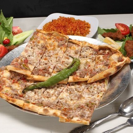 Kuşbaşılı Kaşarlı Pide