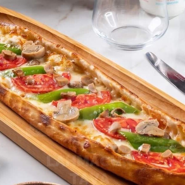 Kaşarlı Sebzeli Pide