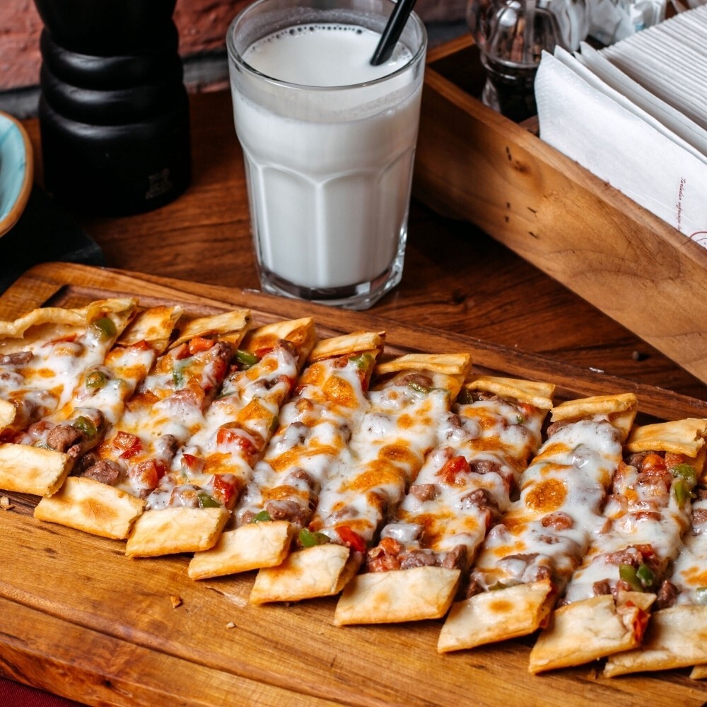 Kuşbaşılı Kaşarlı Pide
