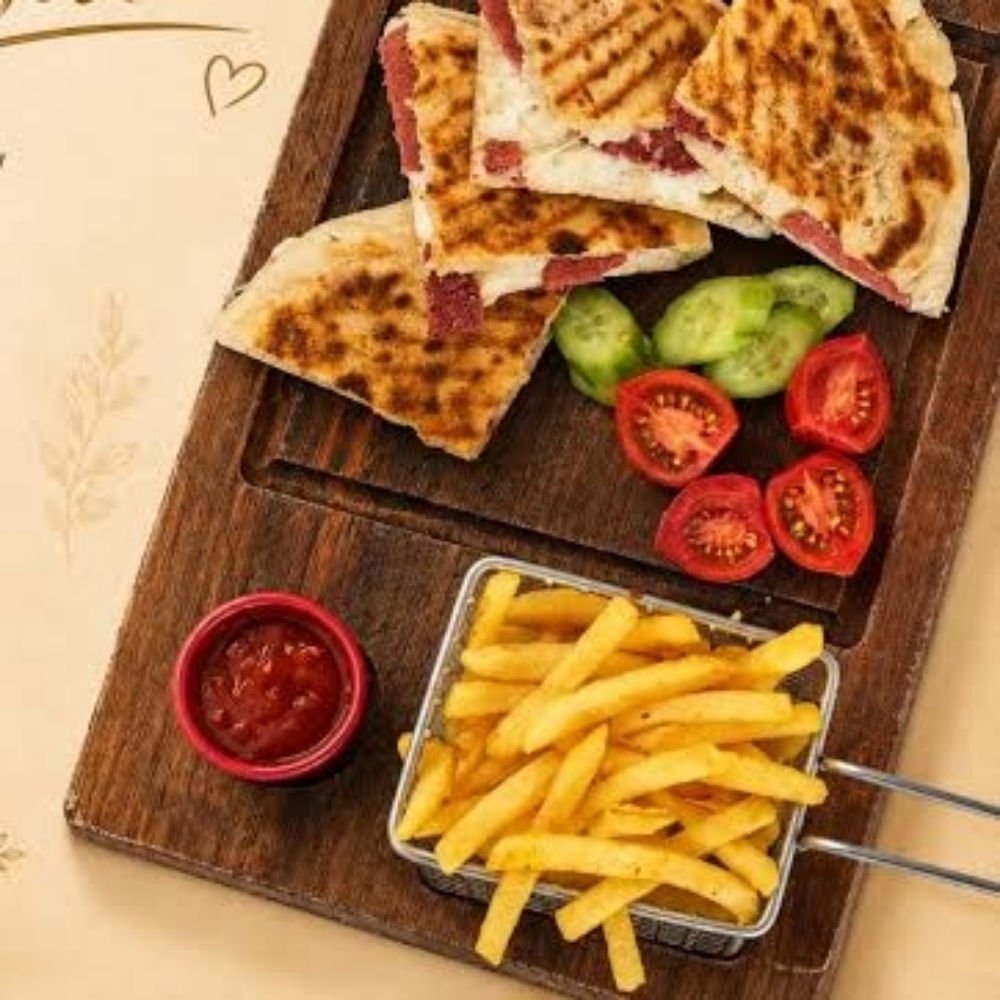 Beyaz Peynirli Bazlama Tost