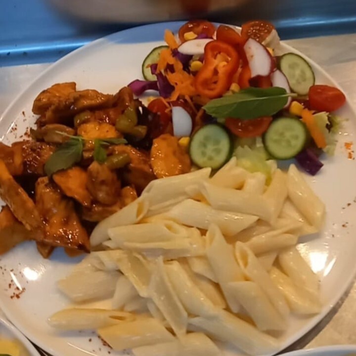Mix Acılı Tavuk Yanında çorba ikramımızdır