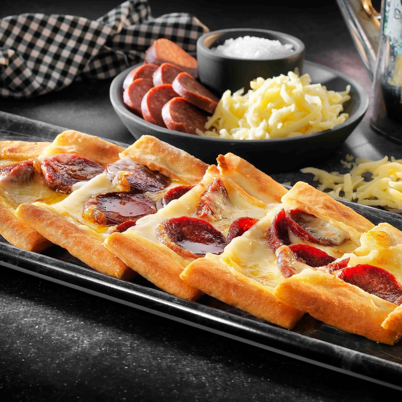 Sucuklu Kaşarlı Pide