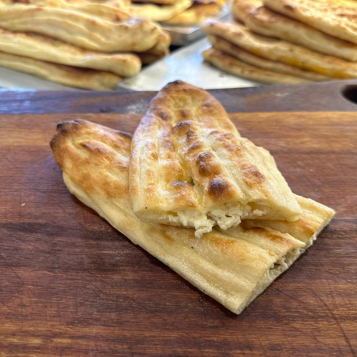 Peynirli Kır Pidesi