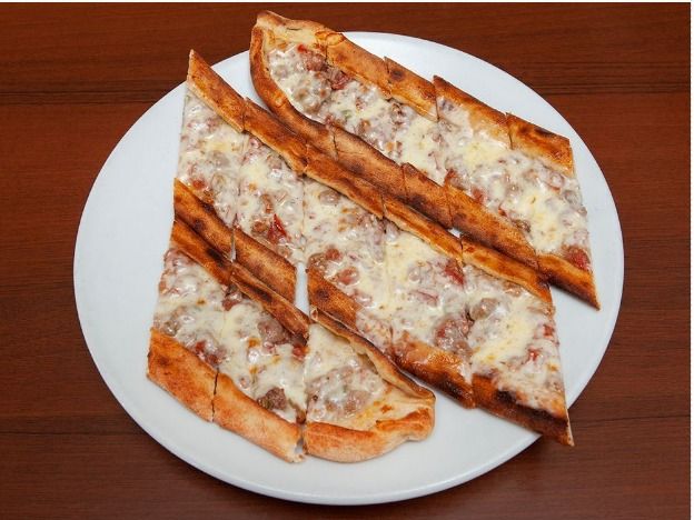 Kuşbaşılı Kaşarlı Pide