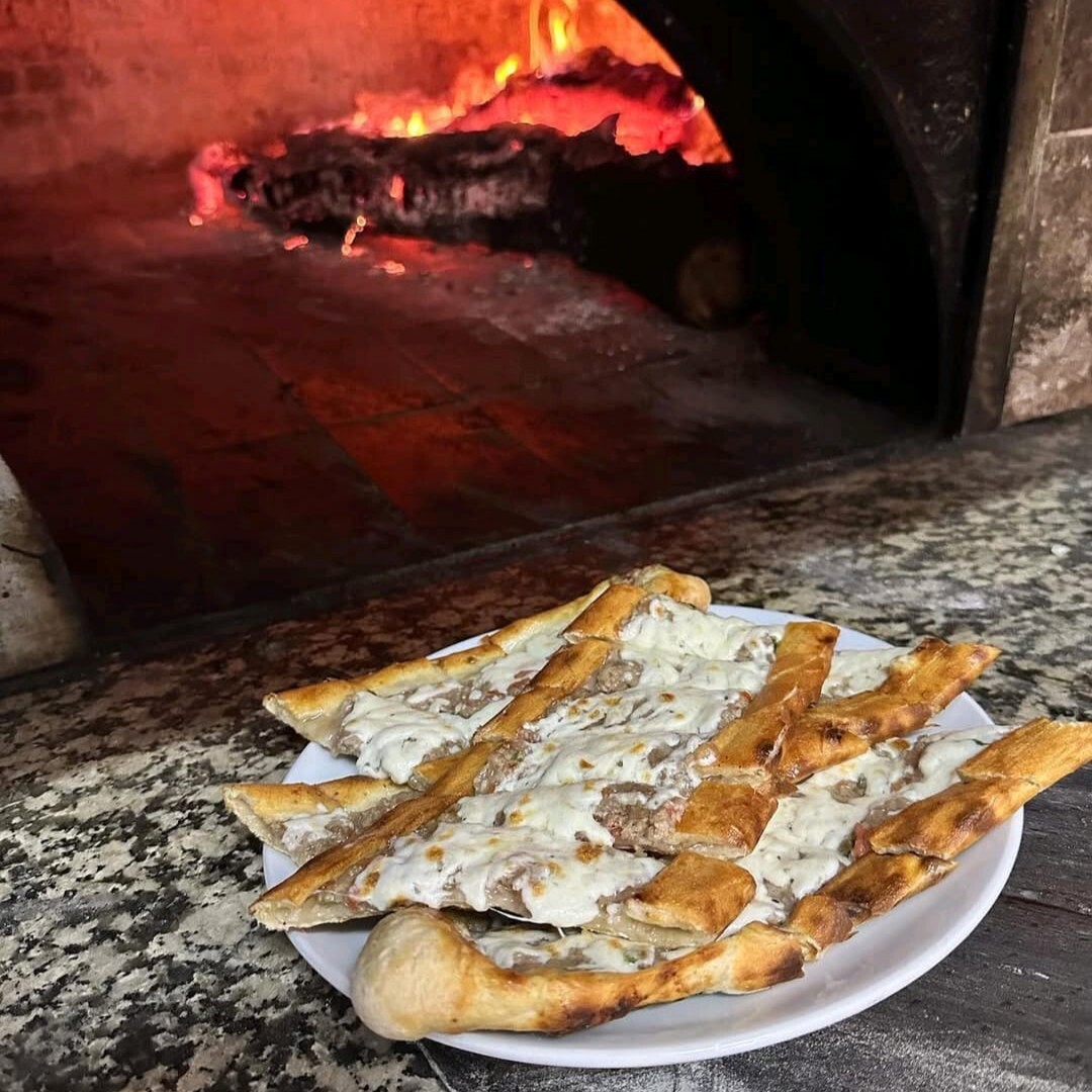 Kıymalı Kaşarlı Pide