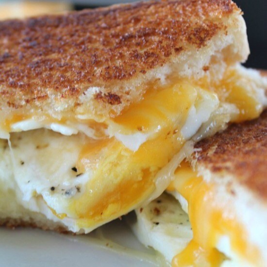 Yumurtalı Kaşarlı Tost