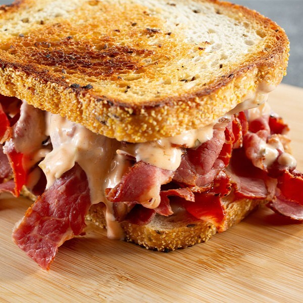 Yarım Ekmek Kavurmalı Tost