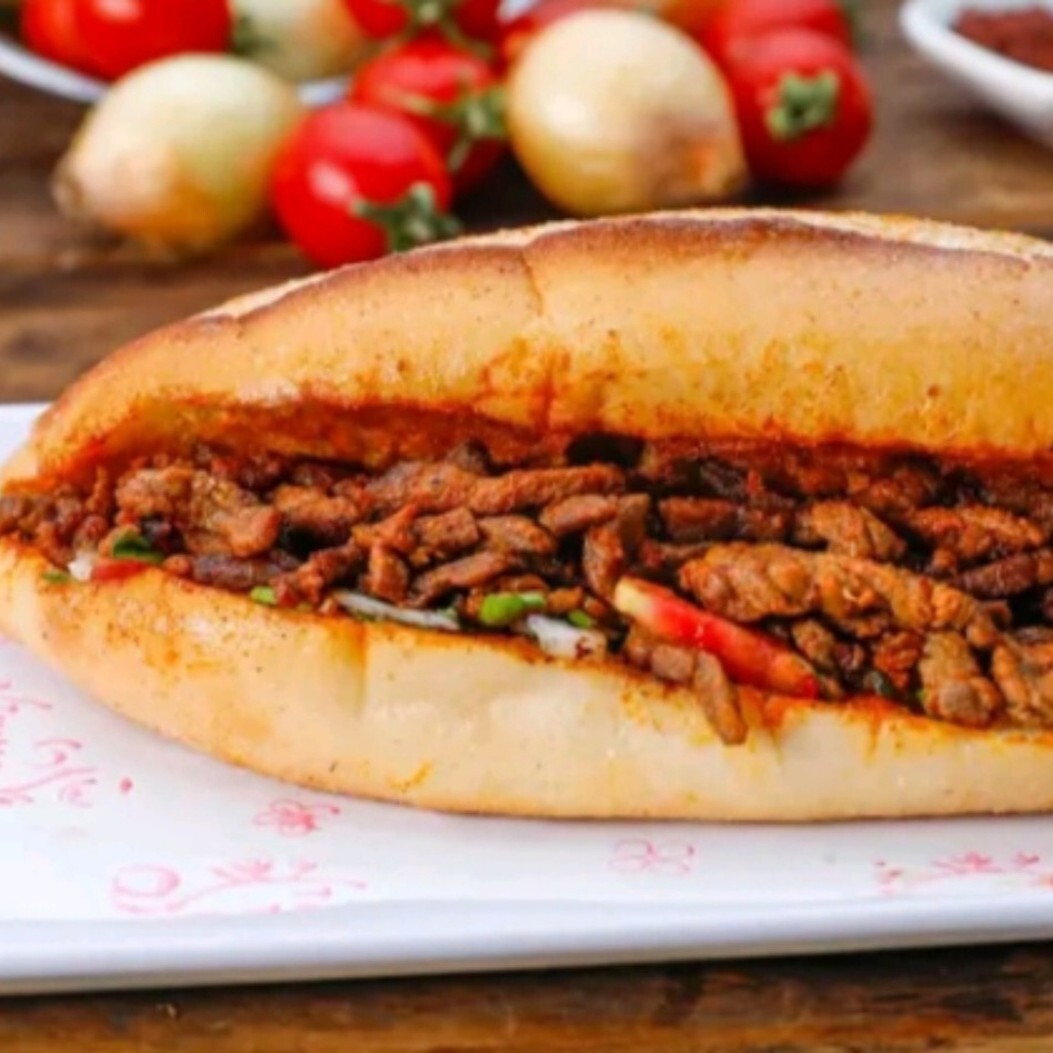 Biftek Tantuni Chedarlı Ekmek