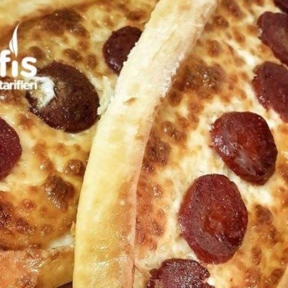 Kaşarlı Sucuklu Pide