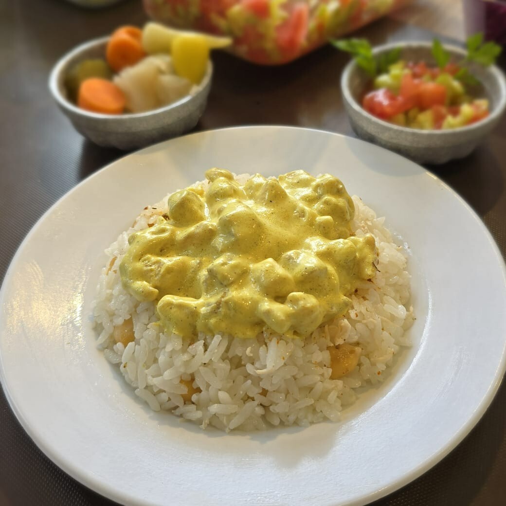 Köri Soslu Tavuklu Pilav