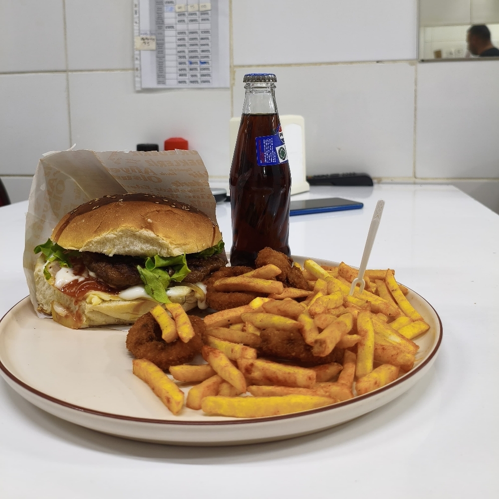 Usta Mega Burger Menü