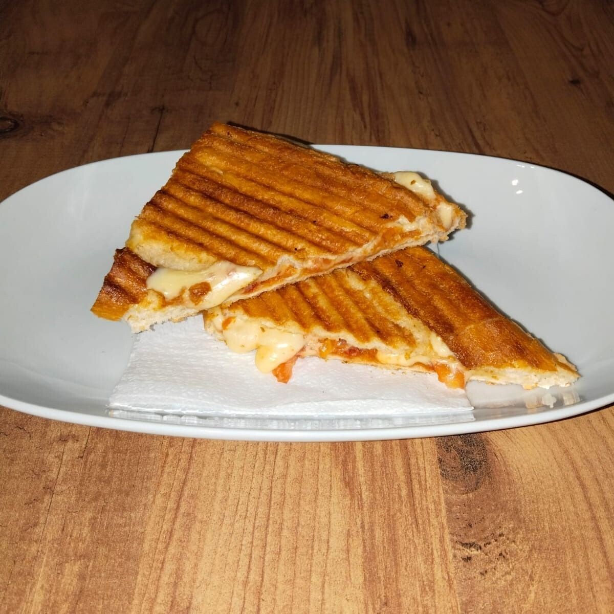 Kaşarlı Domatesli Tost