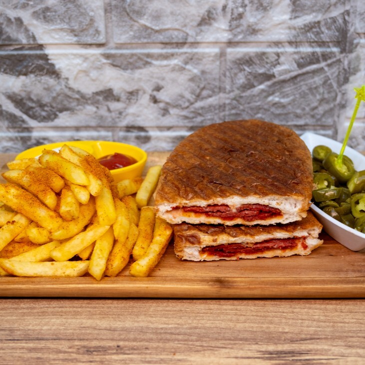 Sucuklu Tost