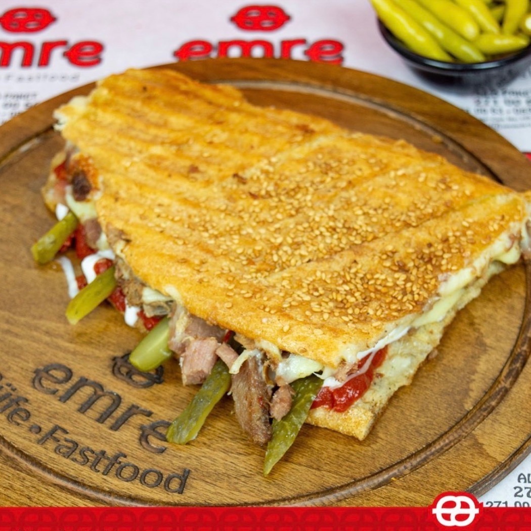 Kavurmalı Kaşarlı Tost