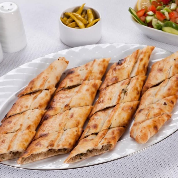 Kapalı Kıymalı Kaşarlı Pide