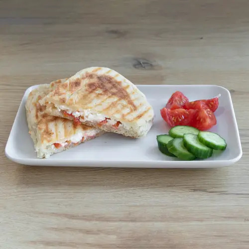 Beyaz Peynirli & Domatesli Tost
