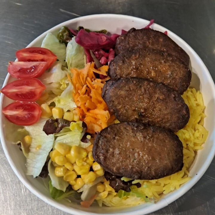 Izgara Köfte Salata Yanında çorba ikramımızdır