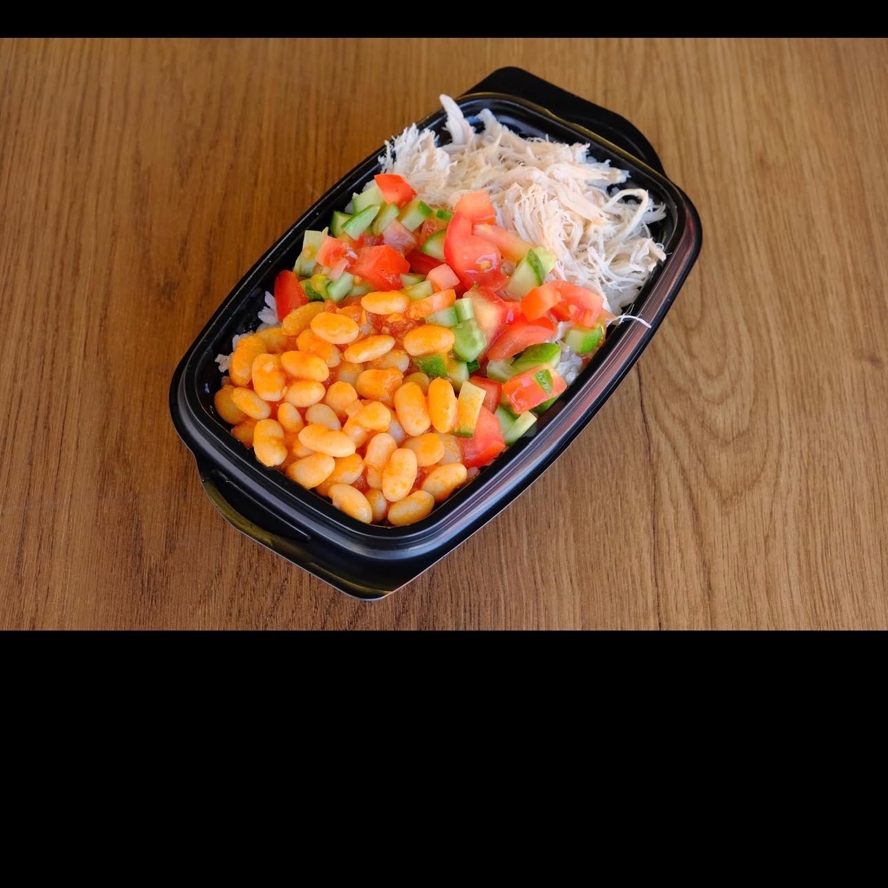 Tavuklu Pilav Üstü Kuru Ve Salata(1,5 Porsiyon)