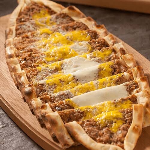 Kıyma Yumurtalı Pide
