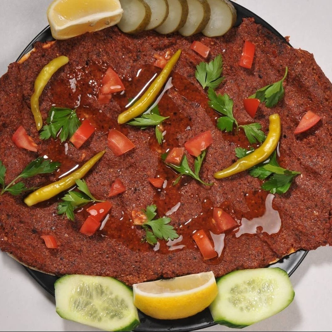 Lavaş Üstü Çiğ Köfte