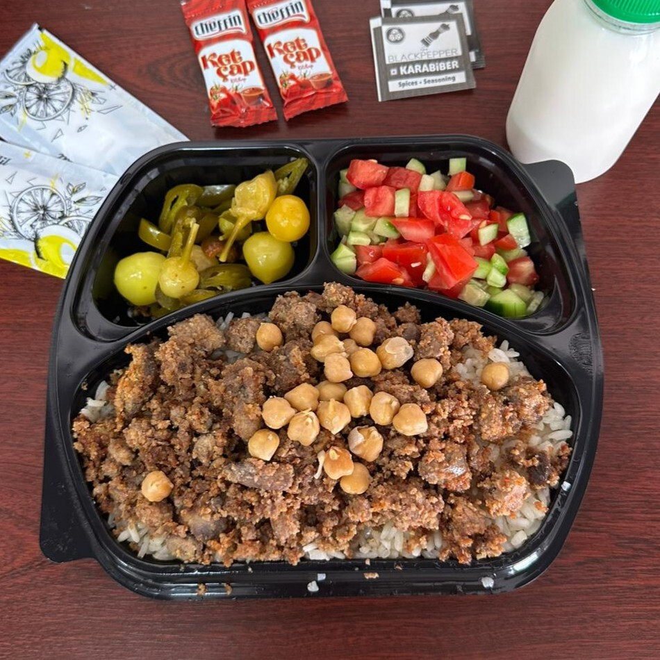 1 Ciğerli Pilav (Tereyağlı) + Ayran + Salata