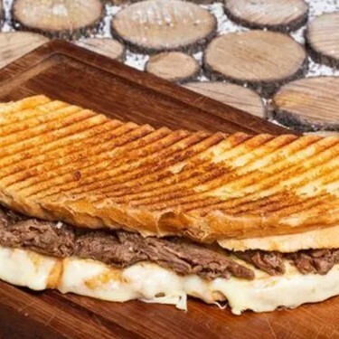 Kavurmalı Kaşarlı Tost