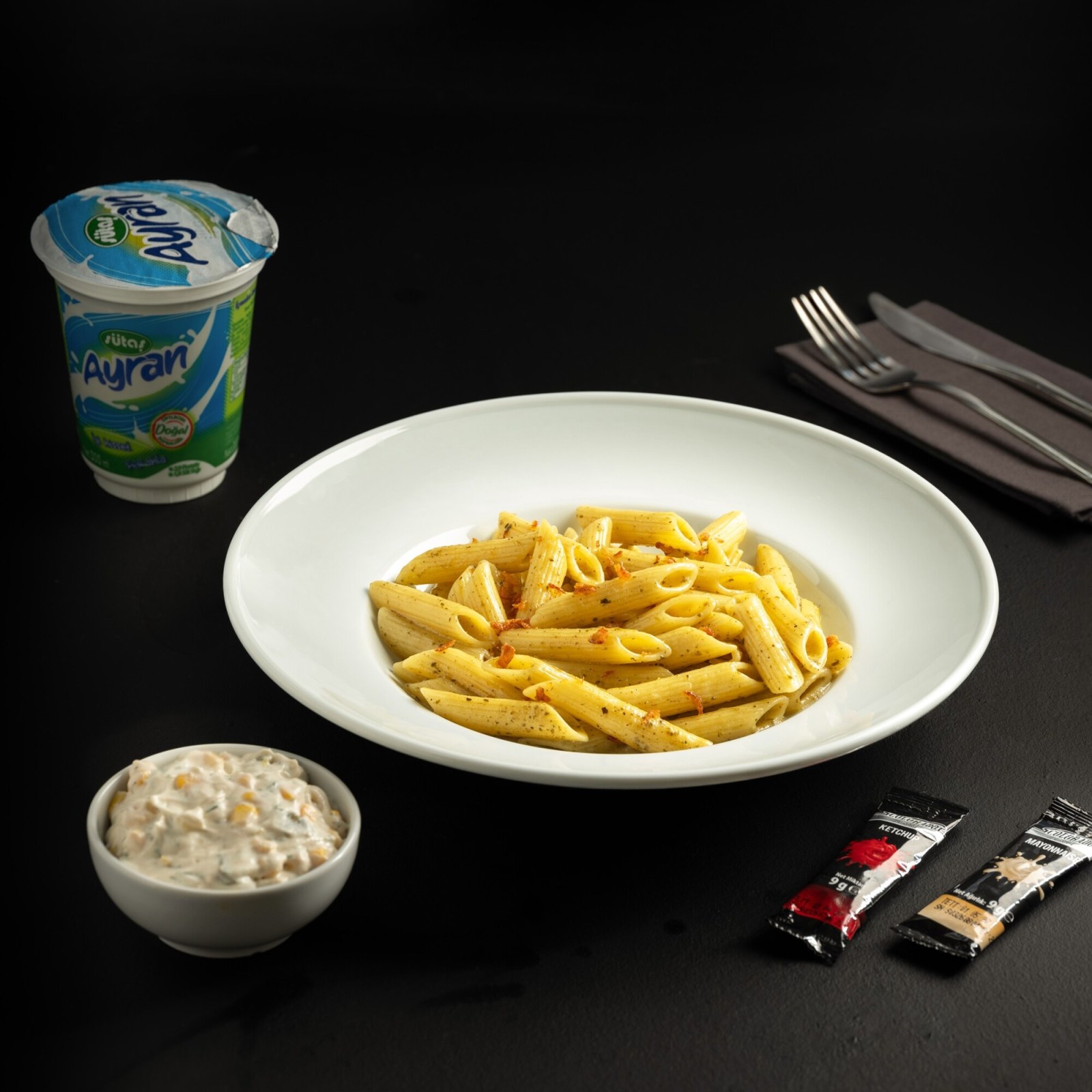 Pesto Soslu Makarna Menü