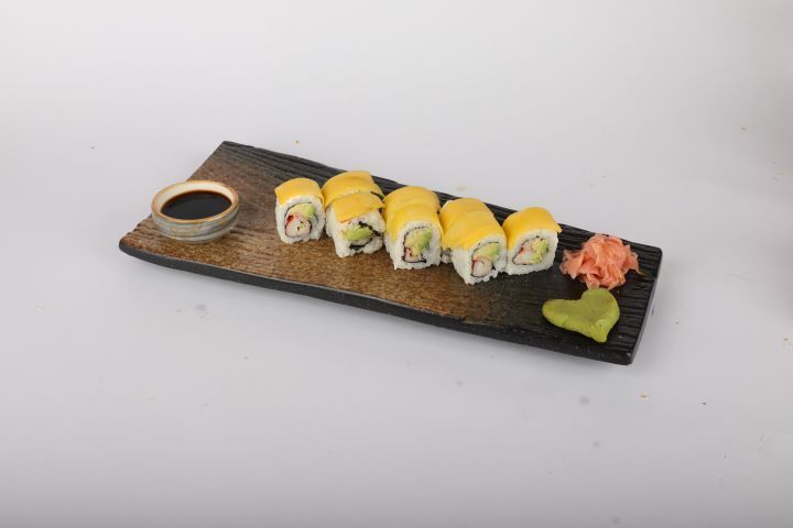 Mango Crab Roll (8 Pcs.)