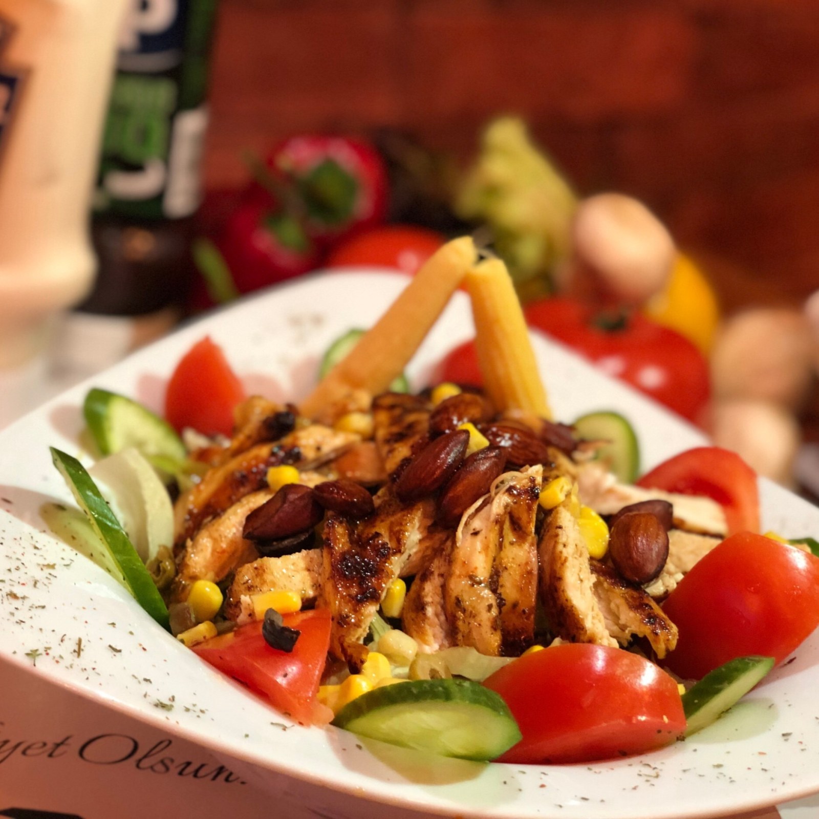 Bademli Tavuklu Salata