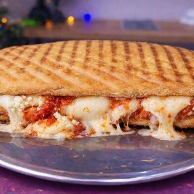 çanakkale ezine peynirli tost 130gr özel ekmeğe ister domates istersalçalı olarak servis edilir
