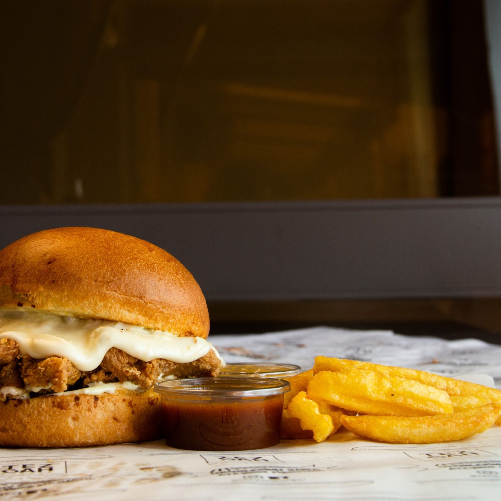 Chick'n Cheese Tavuk Burger Coca Cola Menü