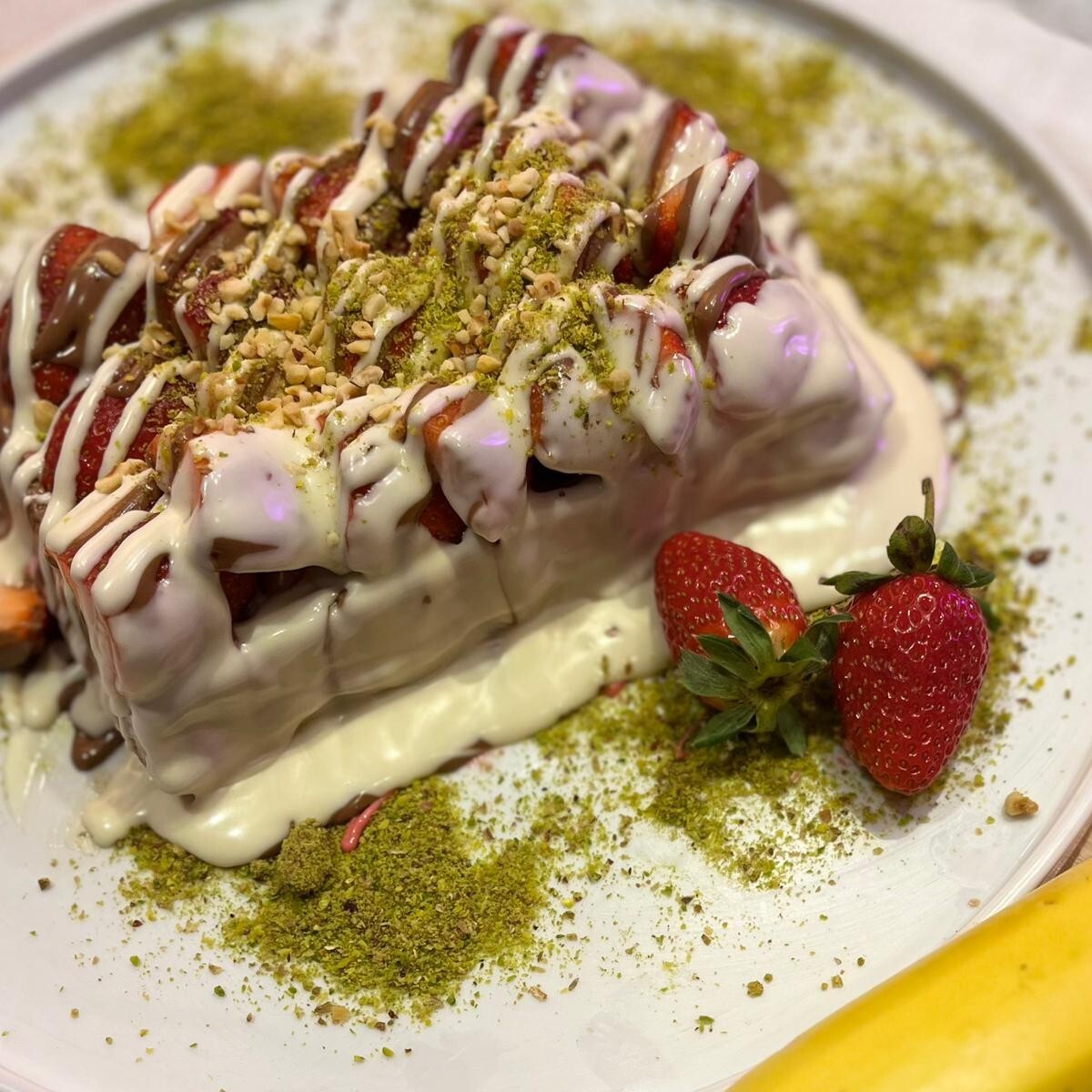 Beyaz Çikolatalı Çilekli Waffle (Büyük)