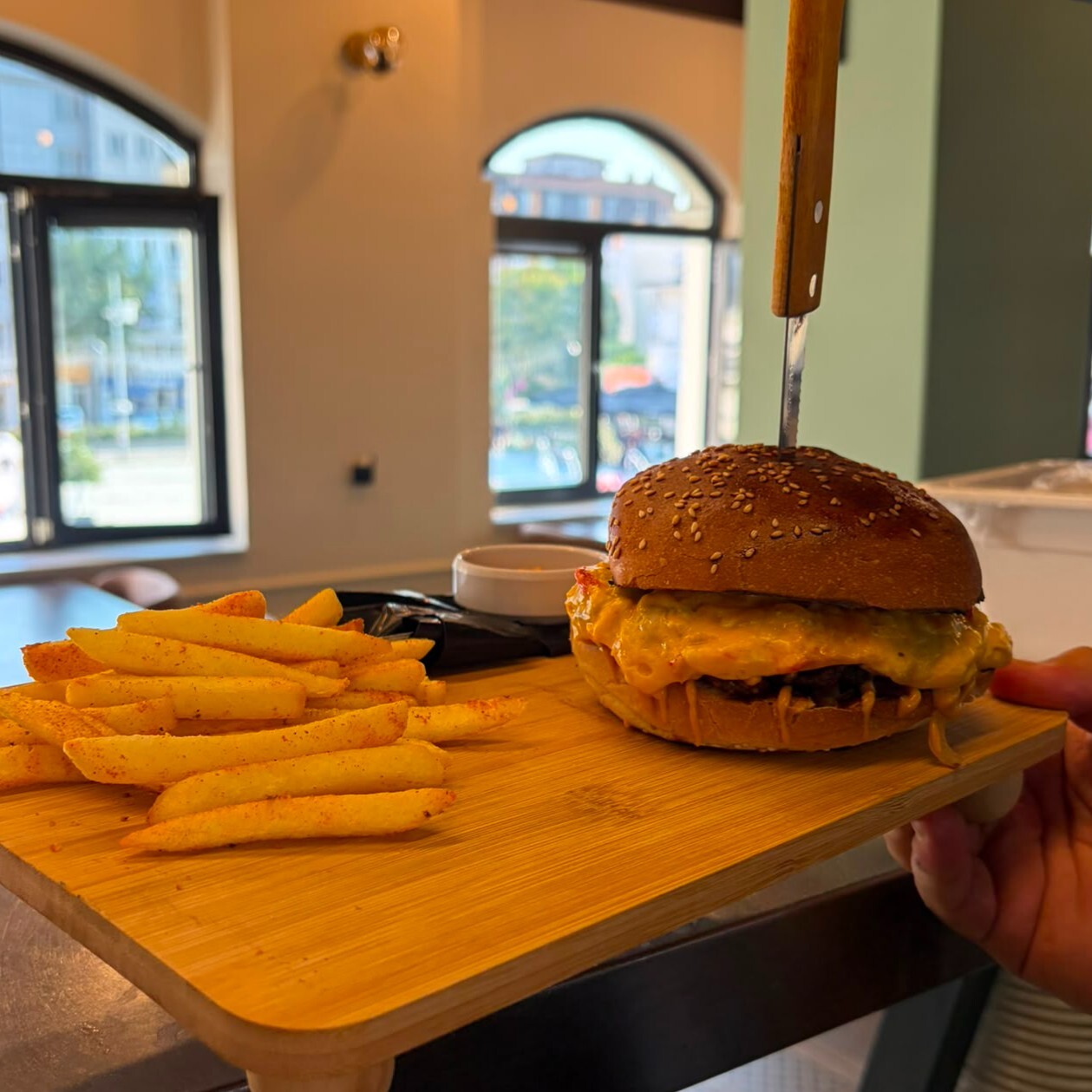 Cheese Burger + Patates Kızartması