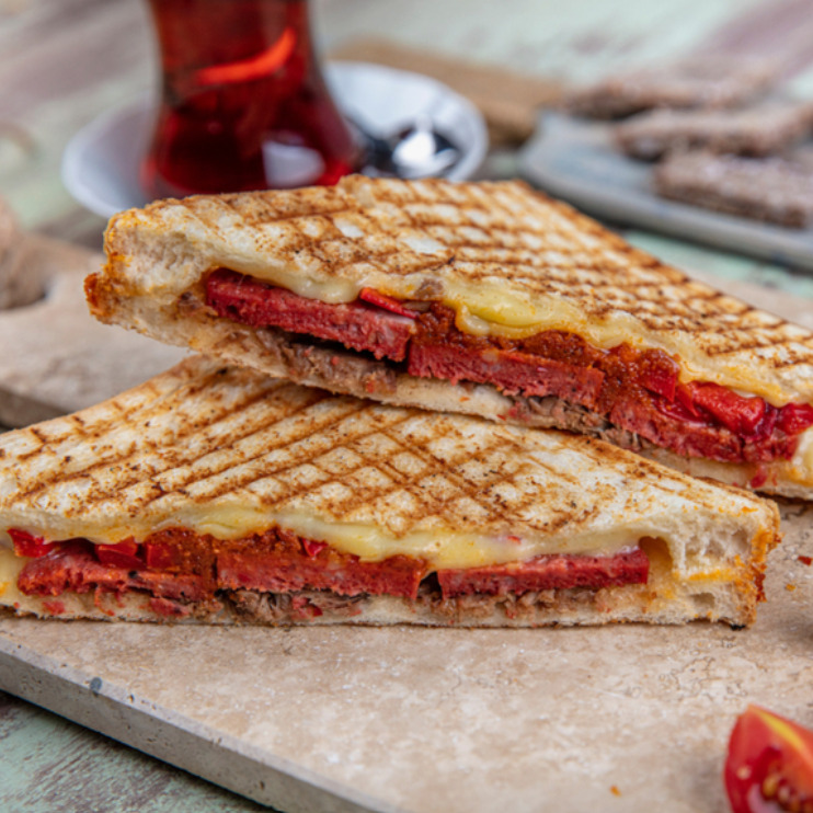 Sucuklu Tost