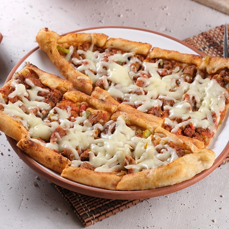 Kuşbaşılı Kaşarlı Pide
