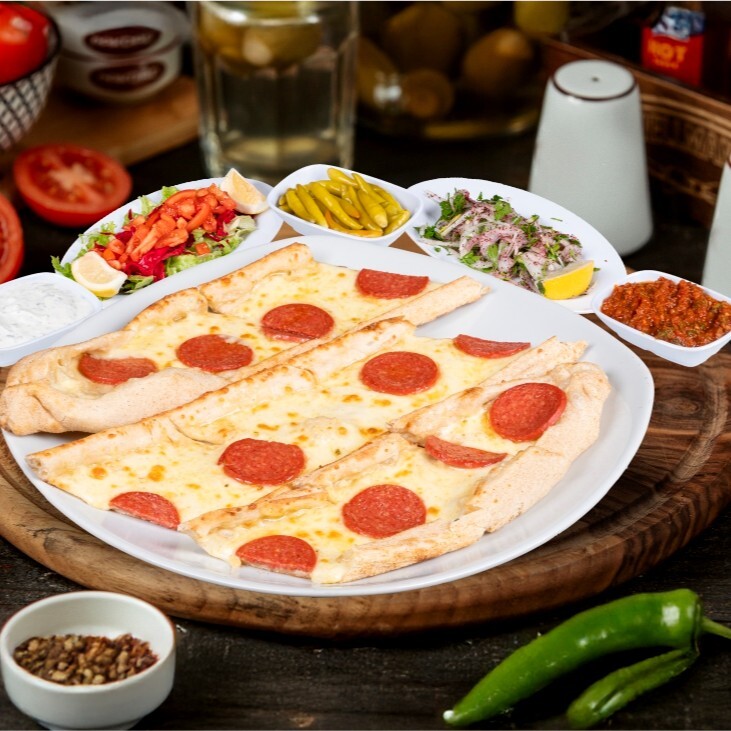 Kaşarlı Sucuklu Pide