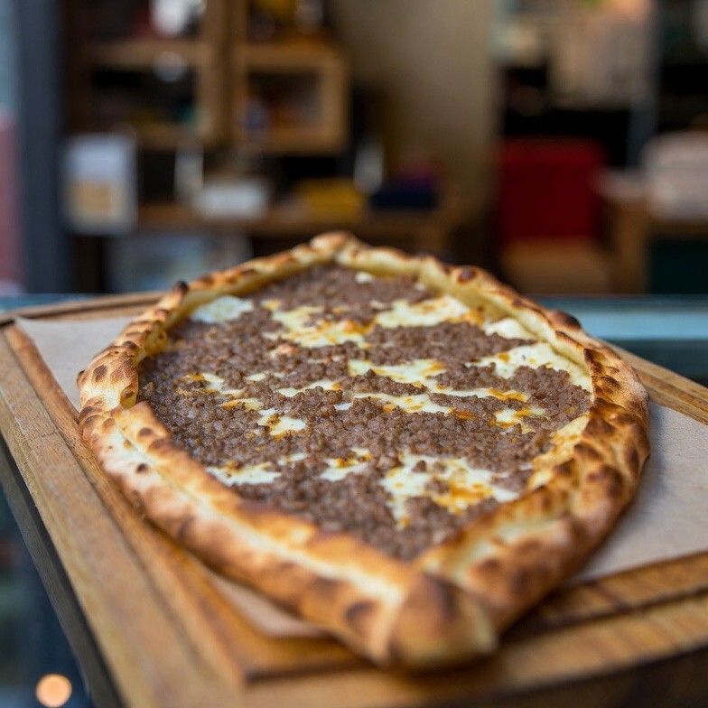 Kıymalı Kaşarlı Pide açık