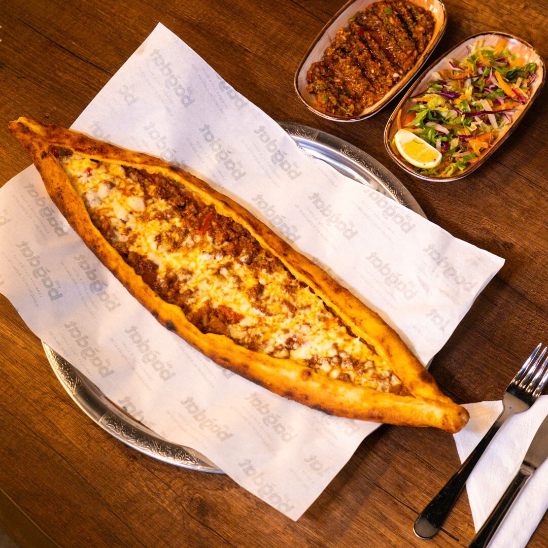 Kuşbaşılı Kaşarlı Pide