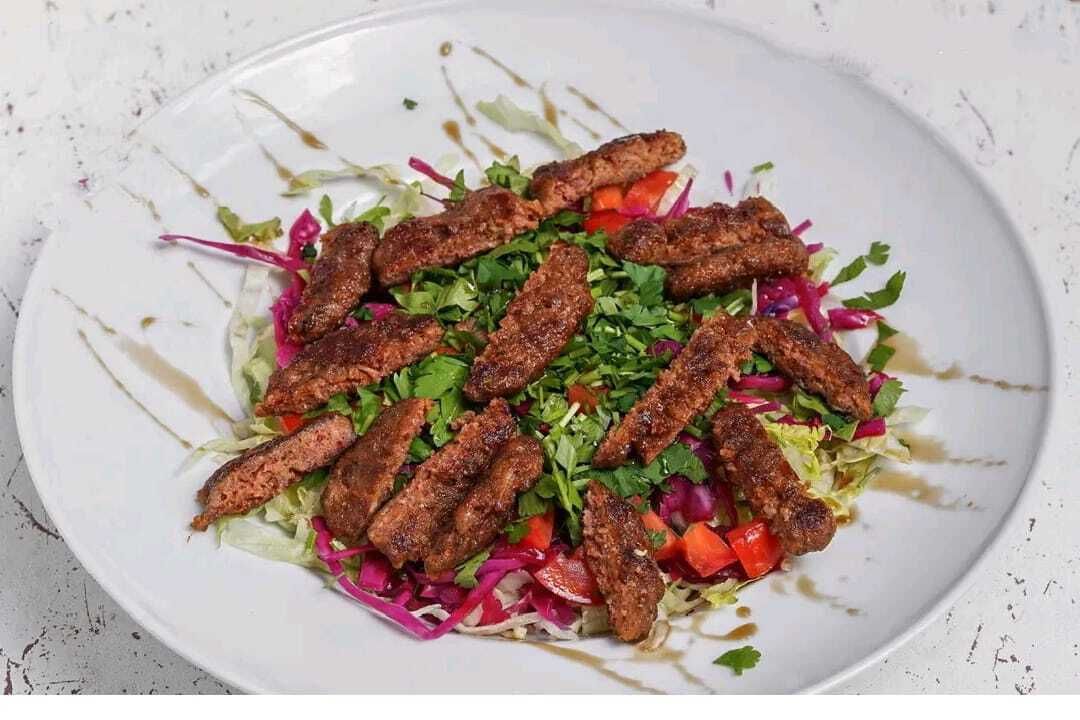 Köfteli Salata
