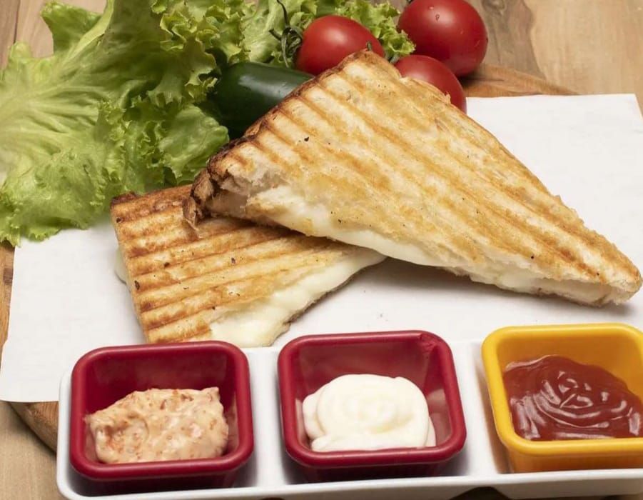 Sucuklu Kare Tost