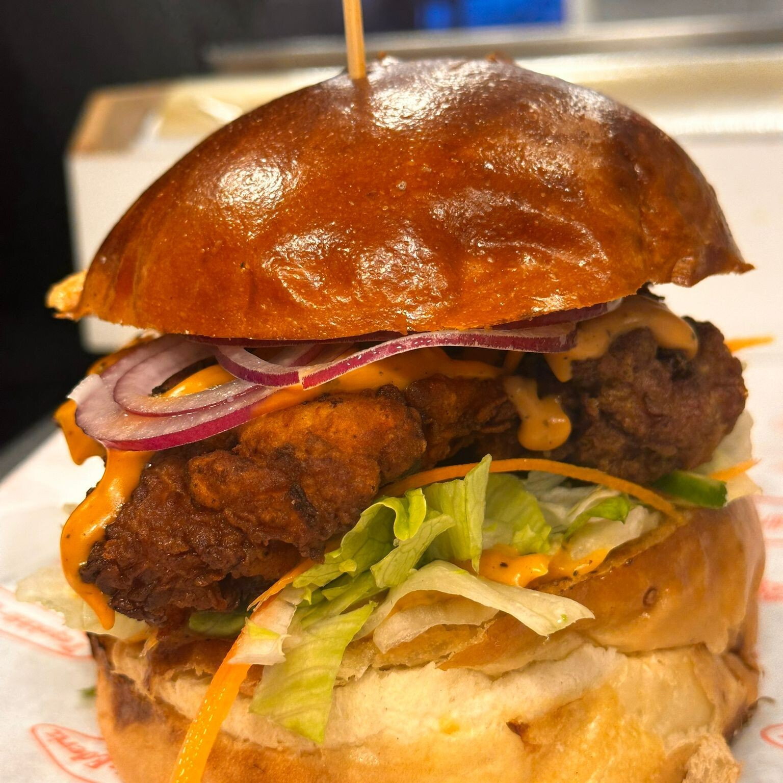 Chıpotle Chıcken Burger (PATATES KIZARTMASI İLE) & Coca-Cola (33 cl.)