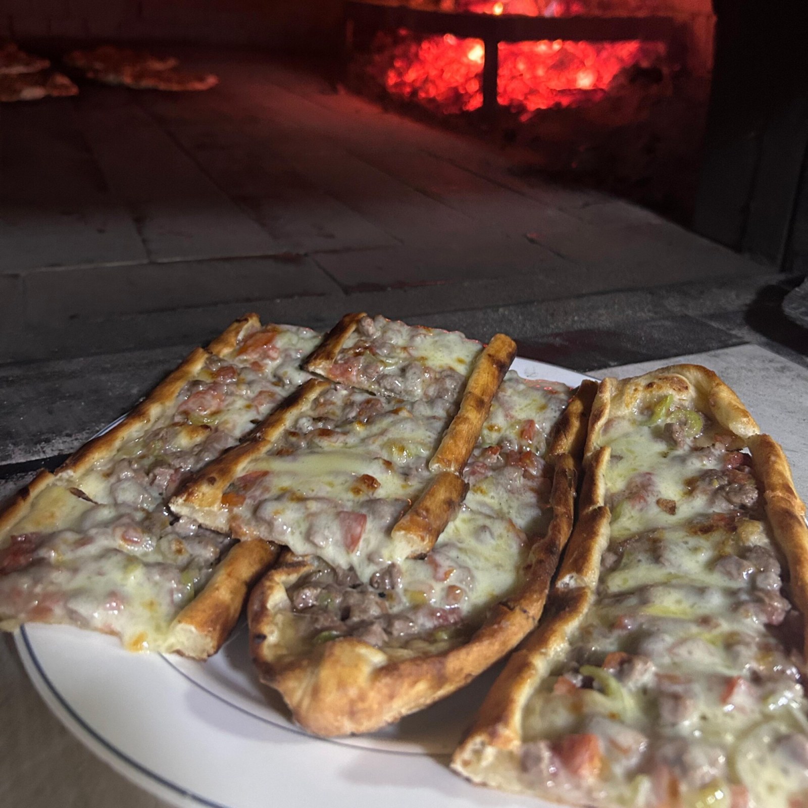 Kıymalı Kaşarlı Pide